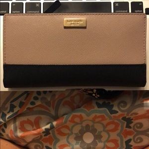 KATE SPADE wallet, in great condition!!